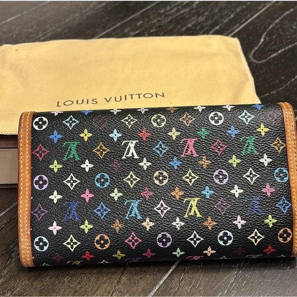 LV wallet with COA - Picture 2 of 9